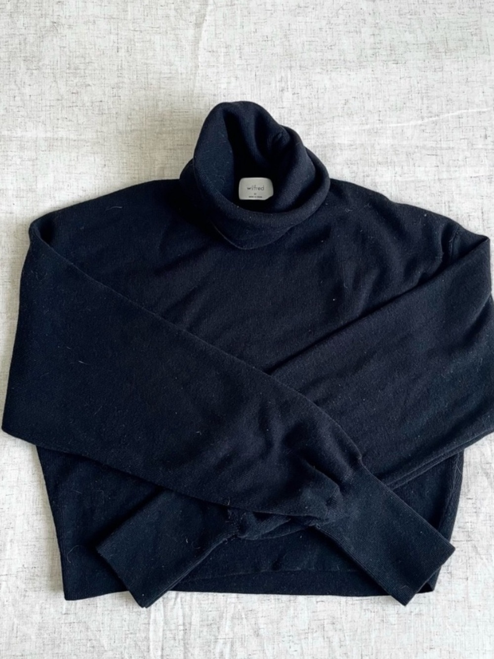 Aritzia wilfred Rebecca Black Turtleneck Sweater